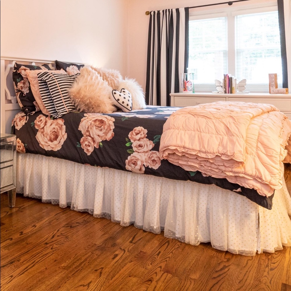 Emily & Merritt Pottery Barn queen bedskirt